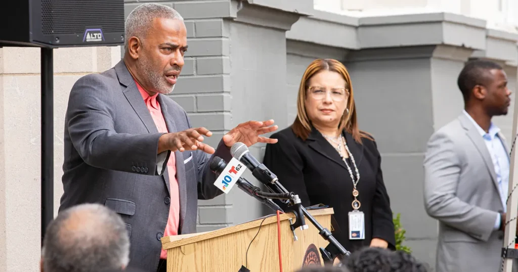 Camden County OEO Bank Building Mayor Vic Carstarphen